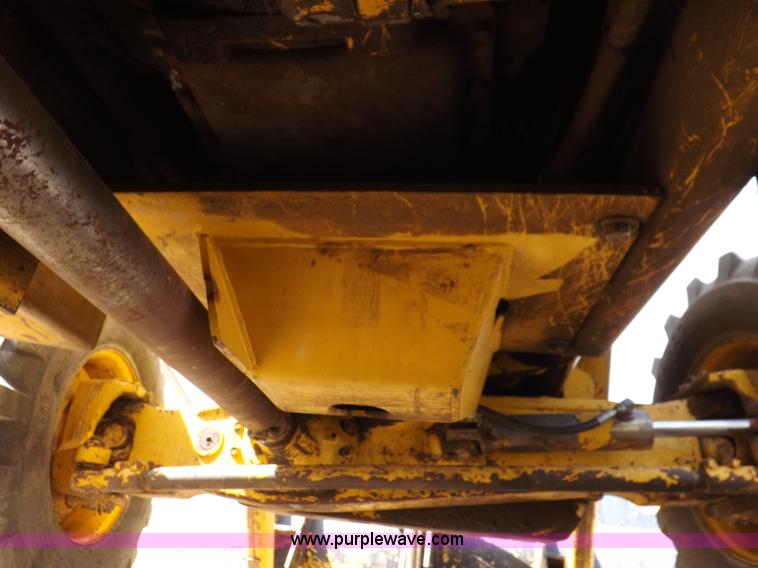 image for item I9005 1993 John Deere 710D backhoe