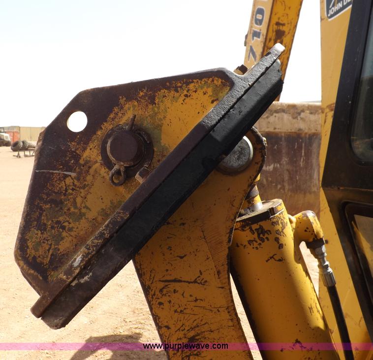 image for item I9005 1993 John Deere 710D backhoe
