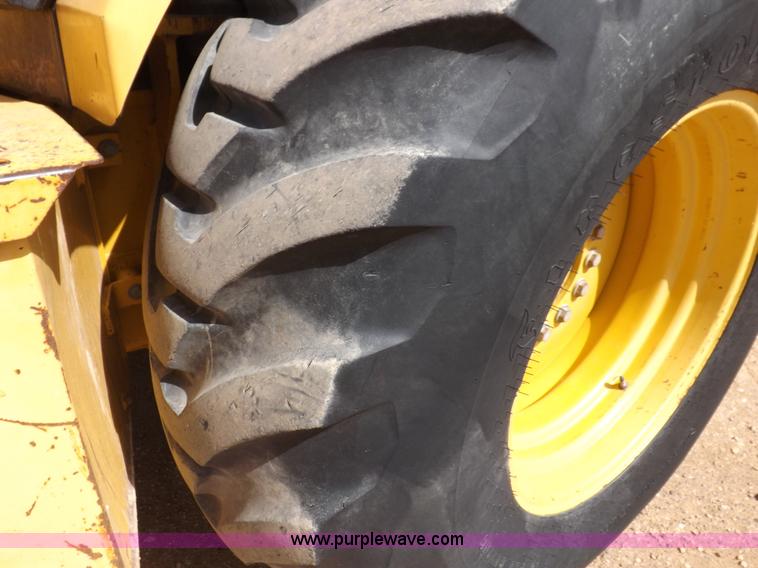 image for item I9005 1993 John Deere 710D backhoe