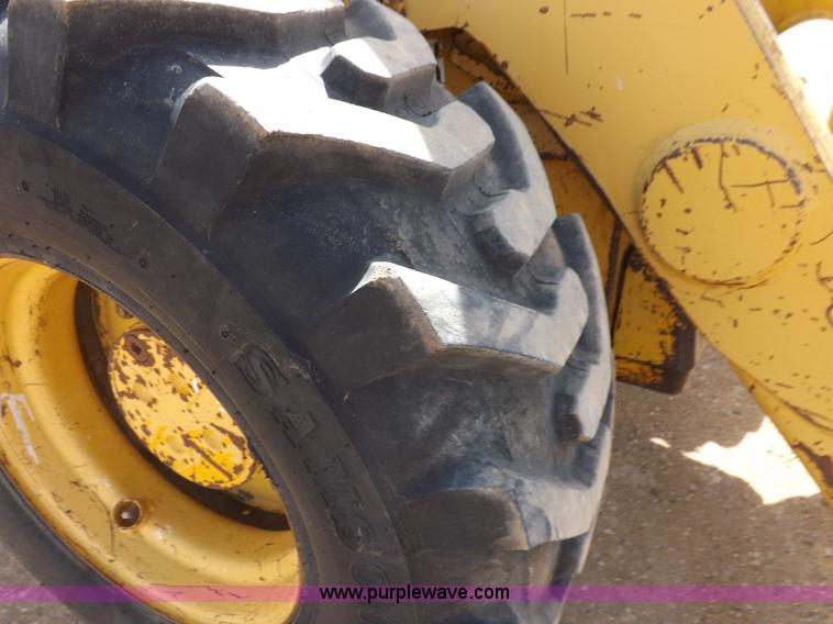 image for item I9005 1993 John Deere 710D backhoe