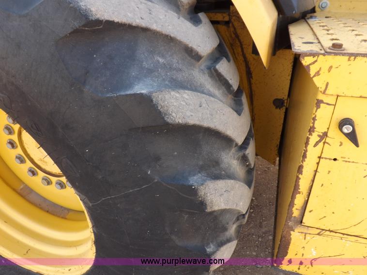image for item I9005 1993 John Deere 710D backhoe