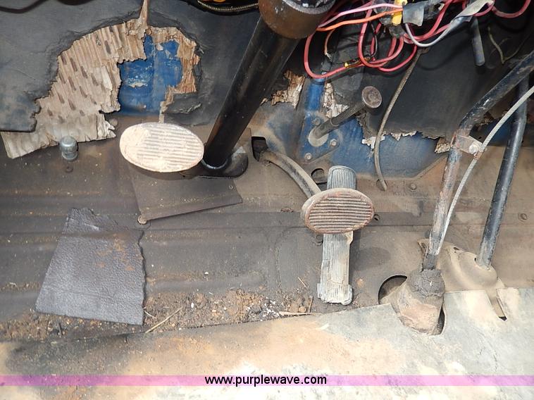 image for item I9370 1952 Dodge bucket truck