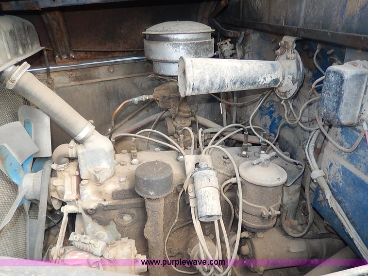 image for item I9370 1952 Dodge bucket truck