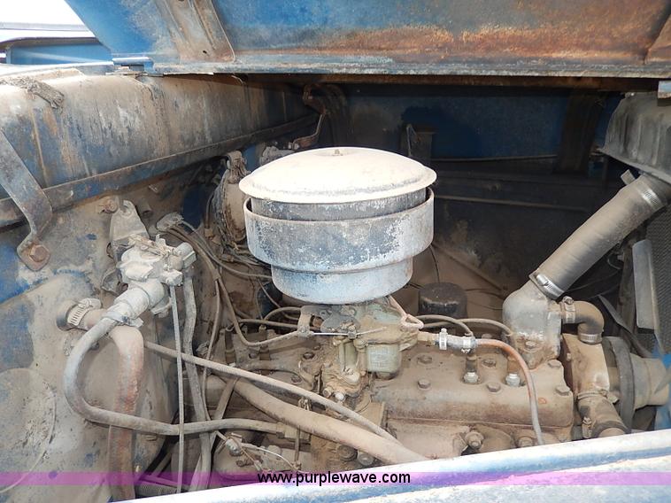 image for item I9370 1952 Dodge bucket truck