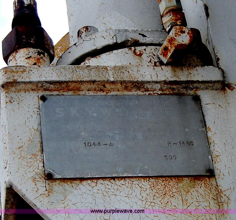 image for item I9370 1952 Dodge bucket truck