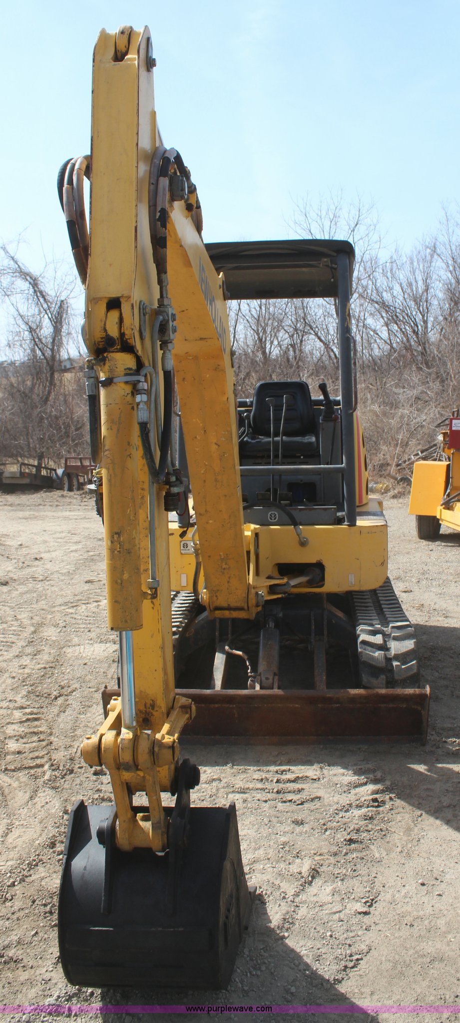2001 New Holland EC35 mini excavator in St. Joseph, MO Item H6245