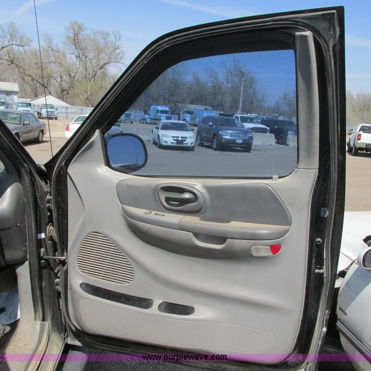 image for item G8483 2002 Ford F150 XLT