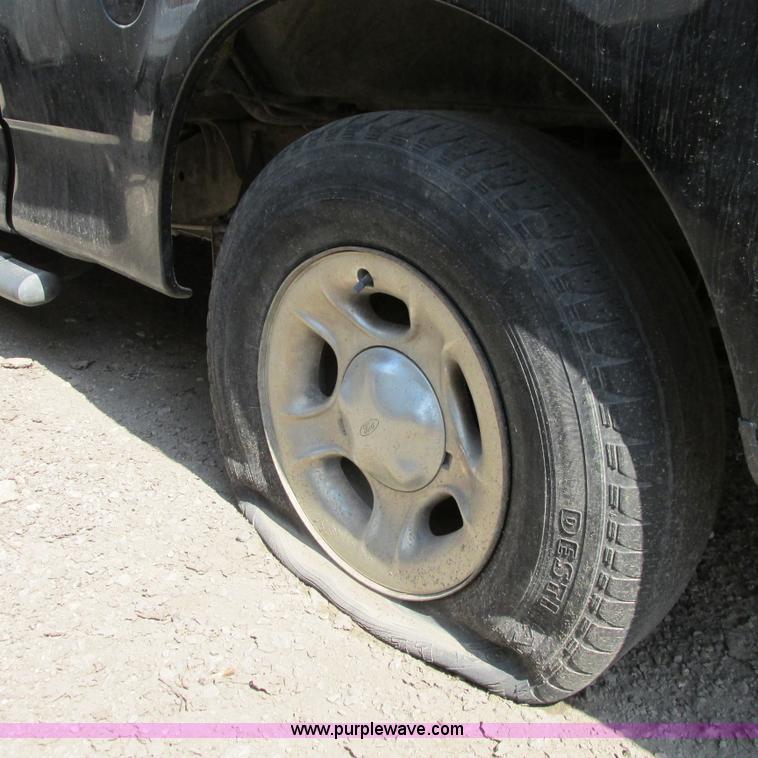 image for item G8483 2002 Ford F150 XLT