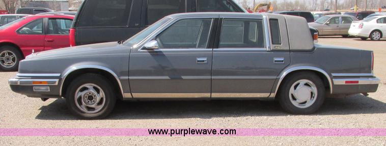 image for item G8484 1990 Chrylser New Yorker Fifth Avenue