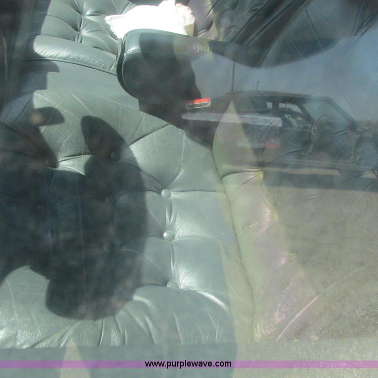 image for item G8484 1990 Chrylser New Yorker Fifth Avenue