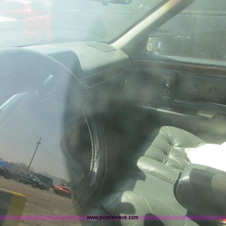 image for item G8484 1990 Chrylser New Yorker Fifth Avenue