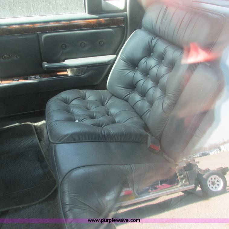 image for item G8484 1990 Chrylser New Yorker Fifth Avenue