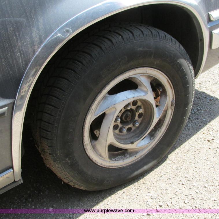 image for item G8484 1990 Chrylser New Yorker Fifth Avenue