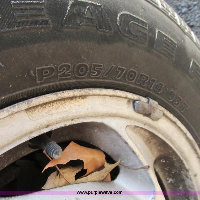 image for item G8484 1990 Chrylser New Yorker Fifth Avenue