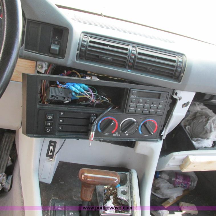 image for item G8486 1995 BMW E401