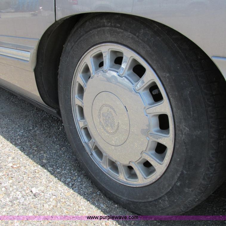 image for item G8487 1999 Cadillac DeVille