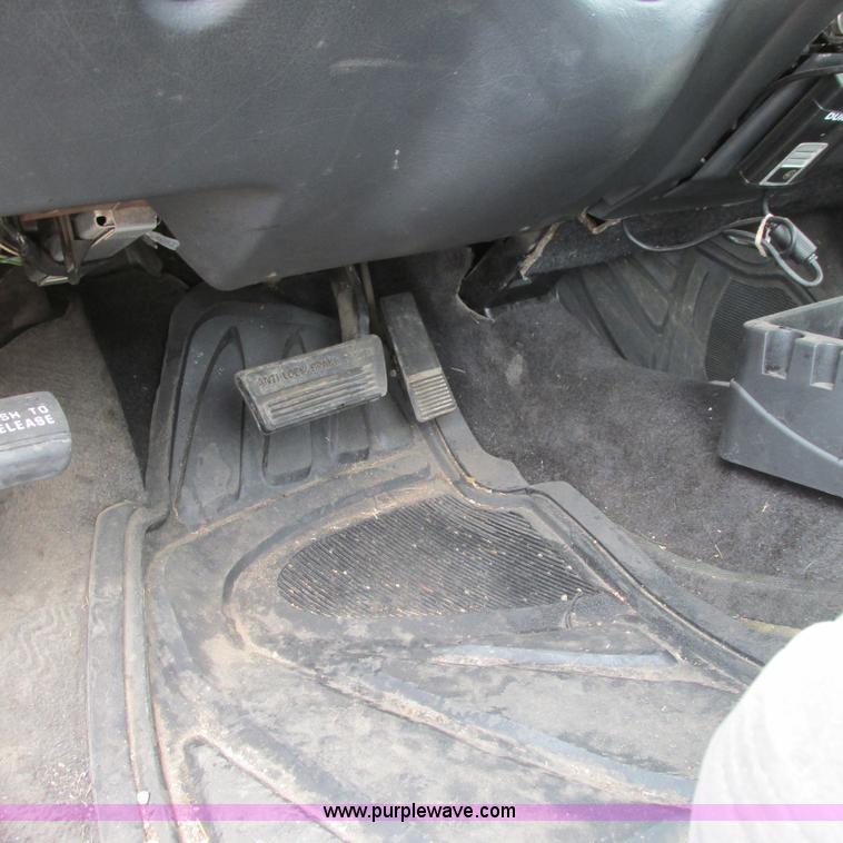 image for item G8488 1999 Chevy Monte Carlo LS