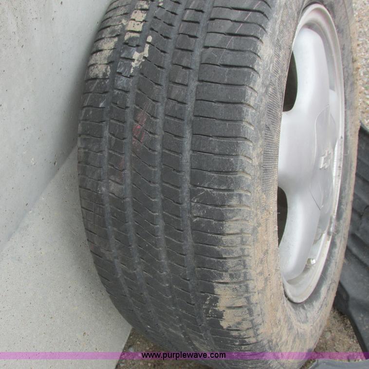 image for item G8488 1999 Chevy Monte Carlo LS