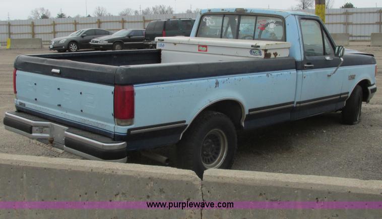 image for item G8491 1987 Ford F150 XLT Pickup Truck