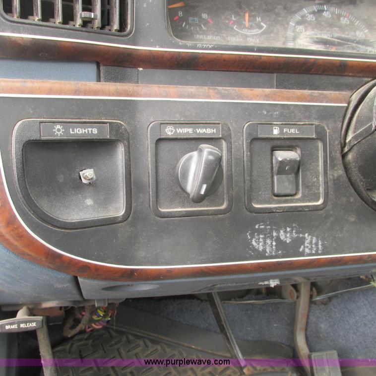 image for item G8491 1987 Ford F150 XLT Pickup Truck