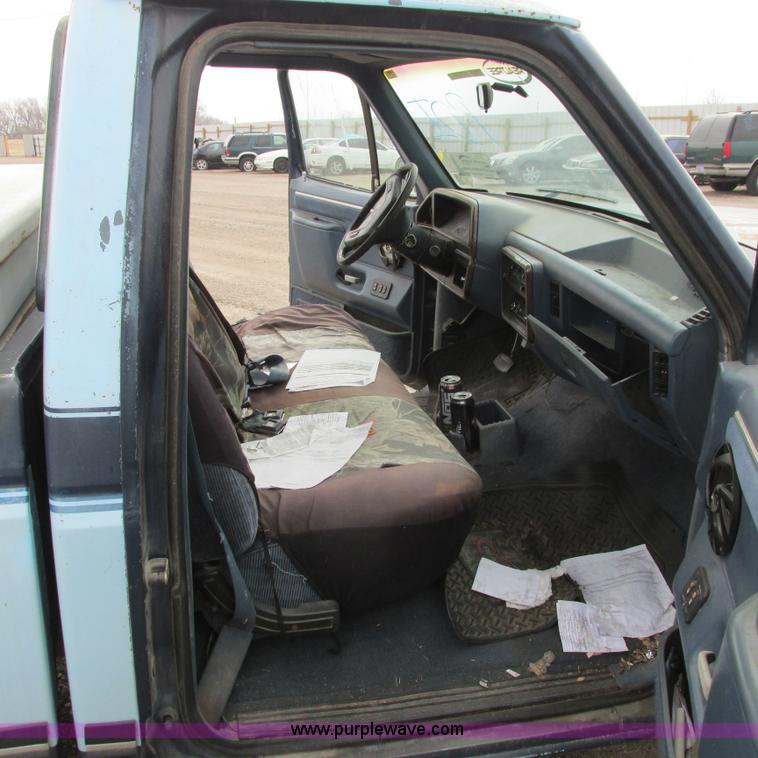 image for item G8491 1987 Ford F150 XLT Pickup Truck