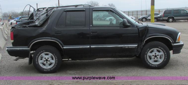 image for item G8492 1997 Chevy Blazer SUV