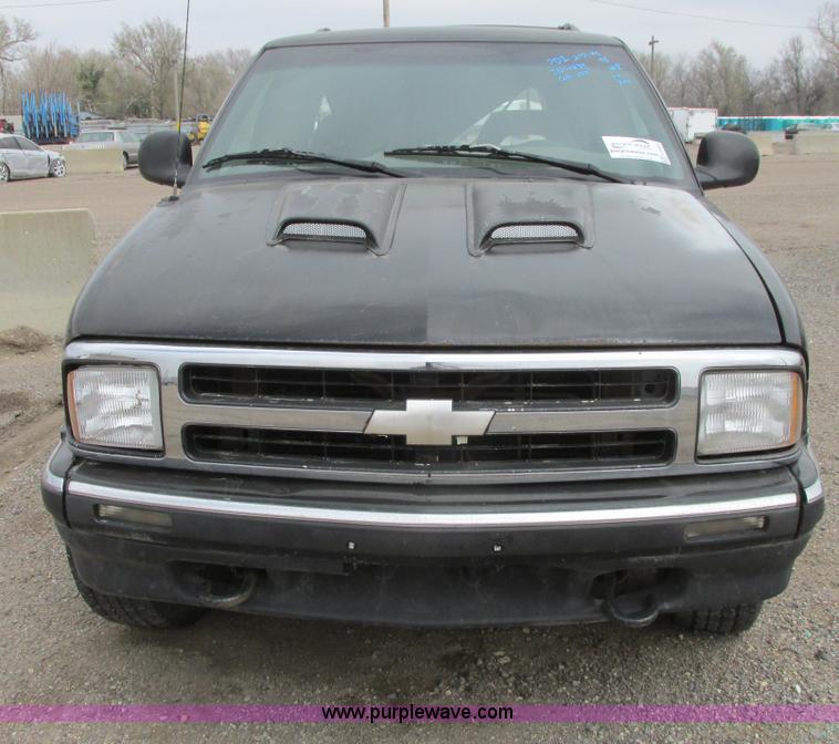 image for item G8492 1997 Chevy Blazer SUV