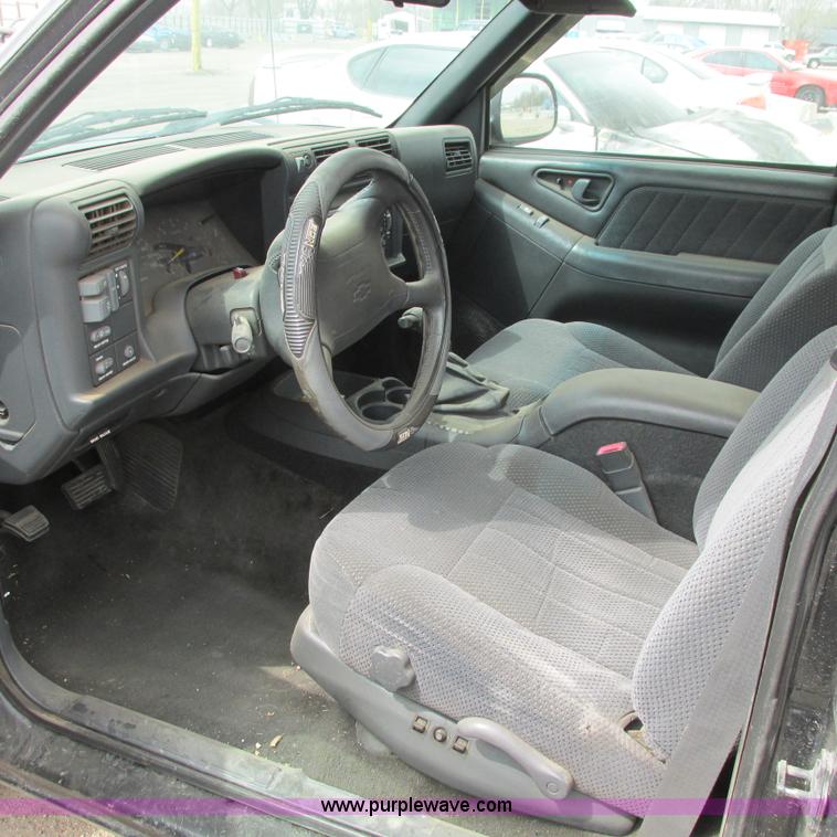 image for item G8492 1997 Chevy Blazer SUV