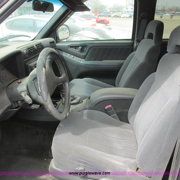 image for item G8492 1997 Chevy Blazer SUV