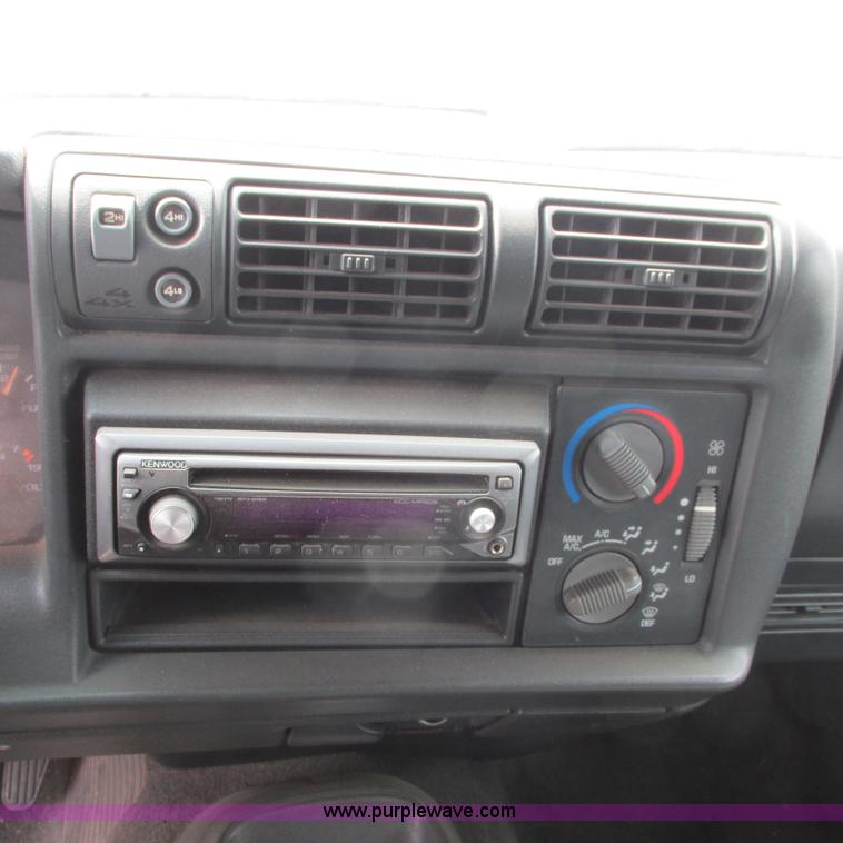 image for item G8492 1997 Chevy Blazer SUV