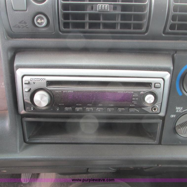 image for item G8492 1997 Chevy Blazer SUV