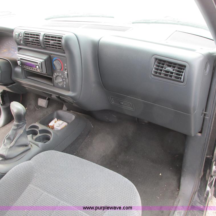 image for item G8492 1997 Chevy Blazer SUV