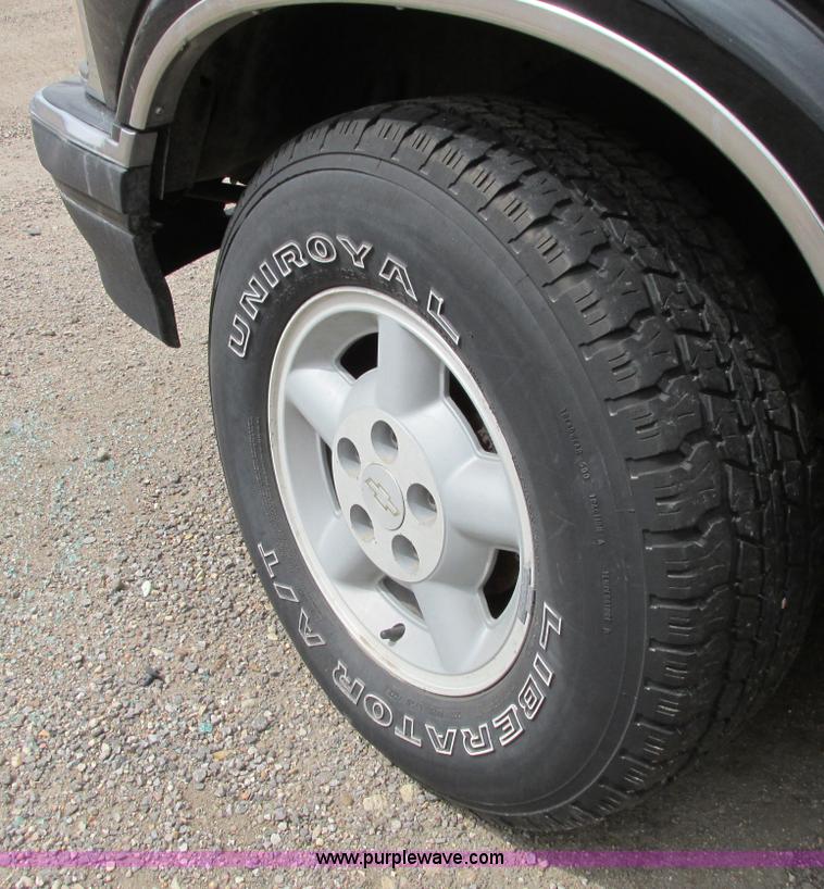 image for item G8492 1997 Chevy Blazer SUV