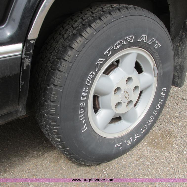 image for item G8492 1997 Chevy Blazer SUV