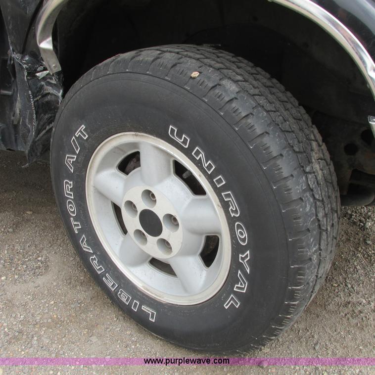 image for item G8492 1997 Chevy Blazer SUV