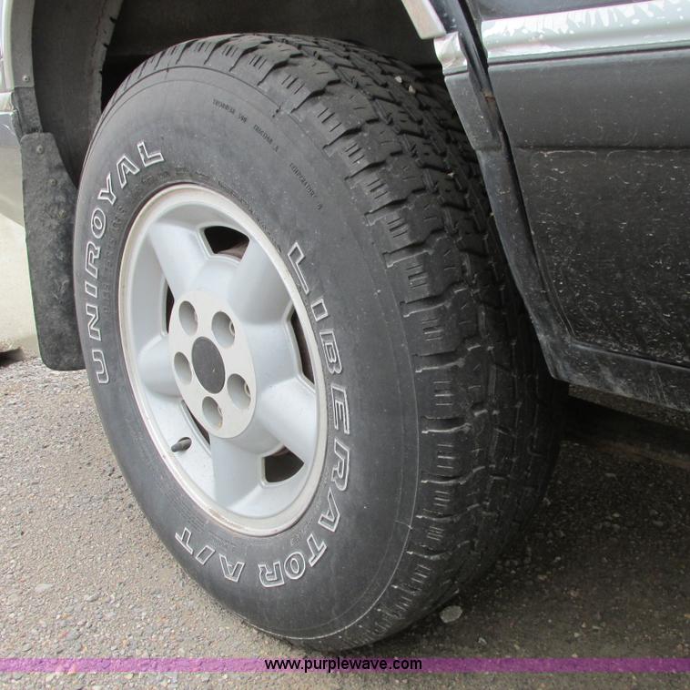 image for item G8492 1997 Chevy Blazer SUV