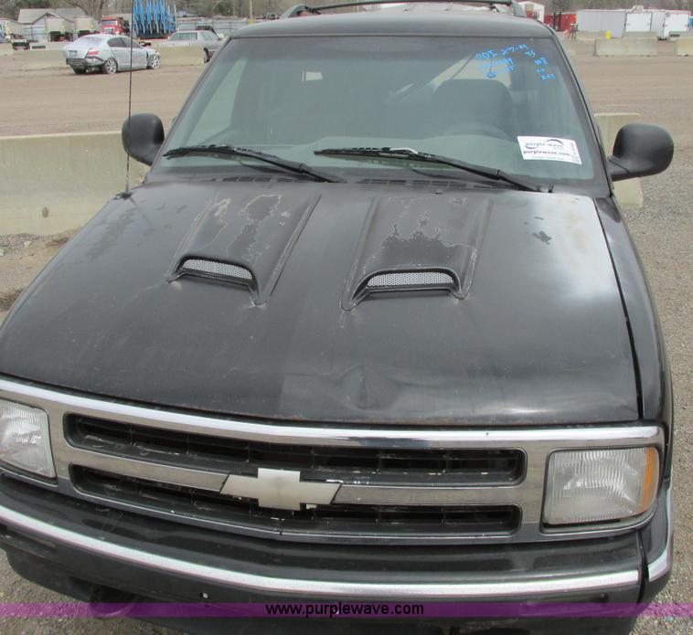image for item G8492 1997 Chevy Blazer SUV