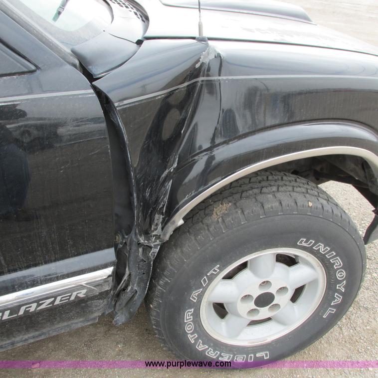 image for item G8492 1997 Chevy Blazer SUV