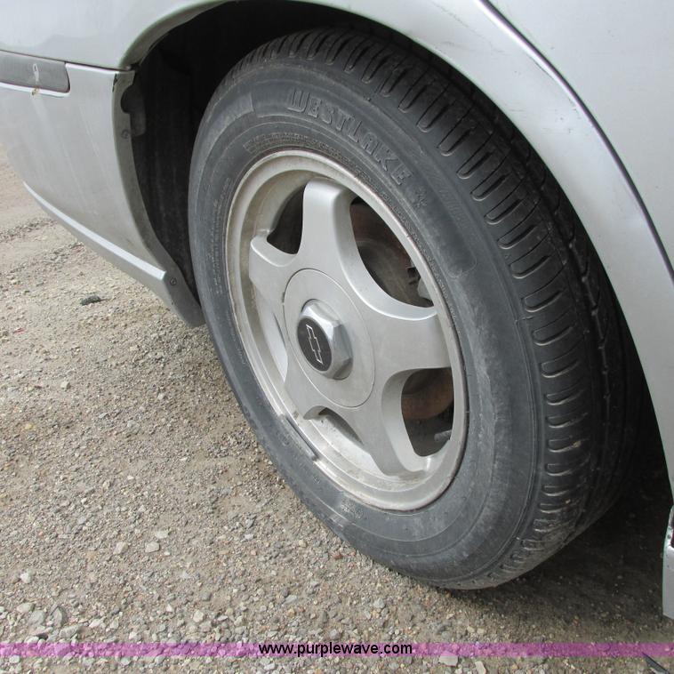 image for item G8493 2001 Chevy Impala LS