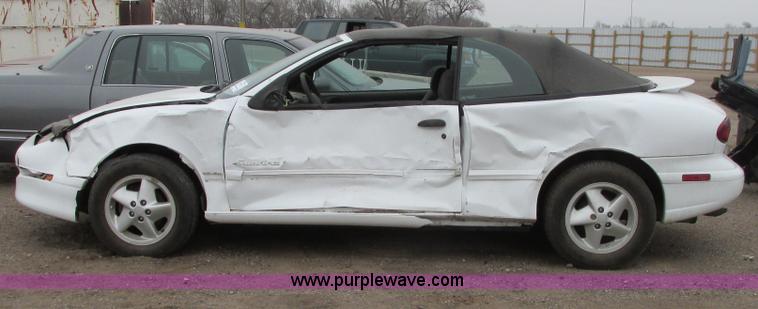 image for item G8496 1998 Pontiac Sunfire convertible