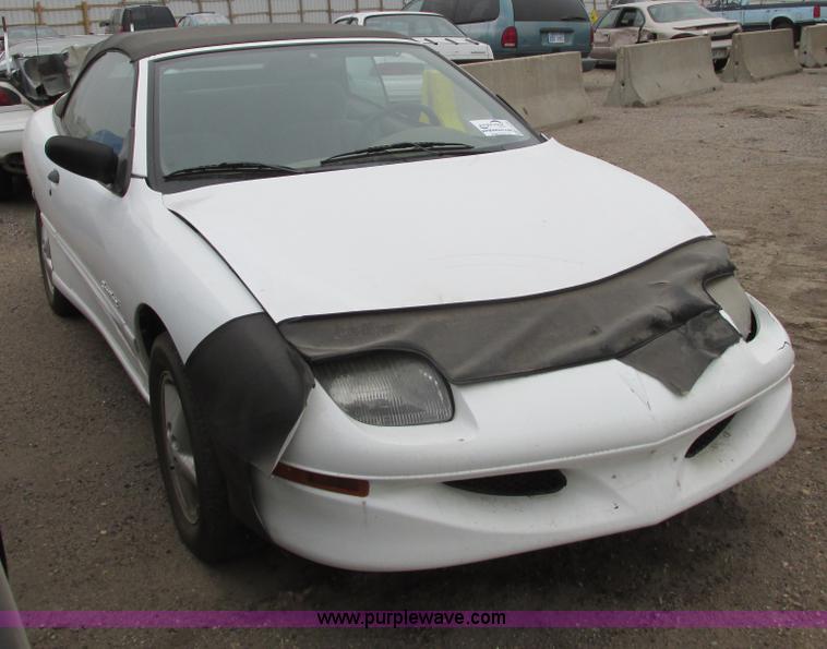 image for item G8496 1998 Pontiac Sunfire convertible