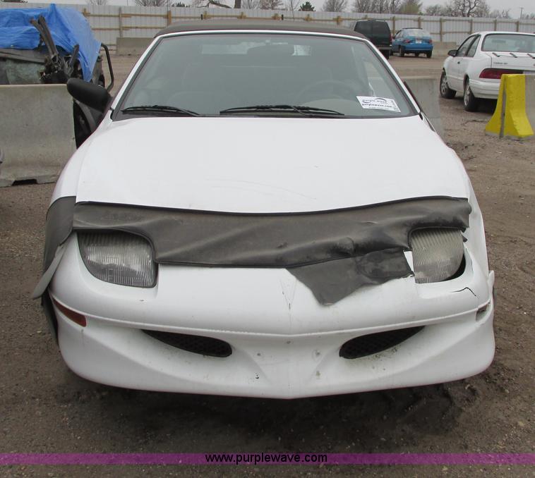 image for item G8496 1998 Pontiac Sunfire convertible