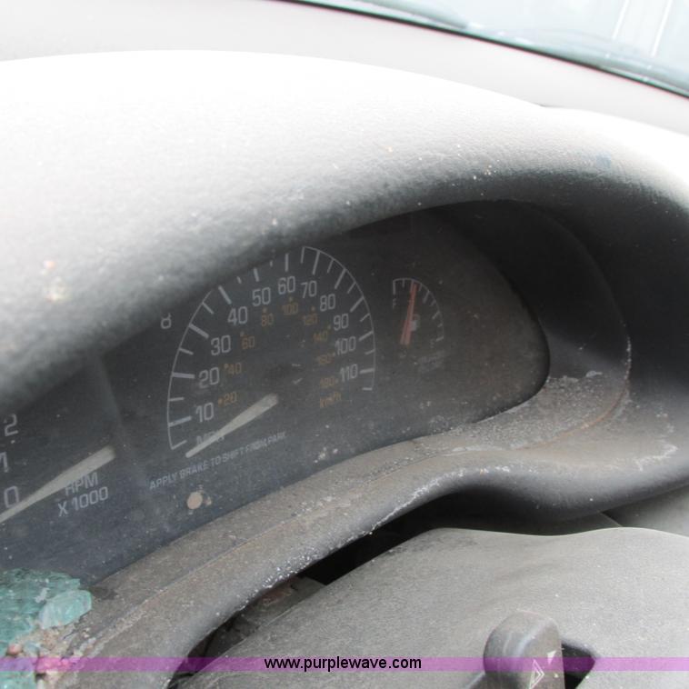 image for item G8496 1998 Pontiac Sunfire convertible