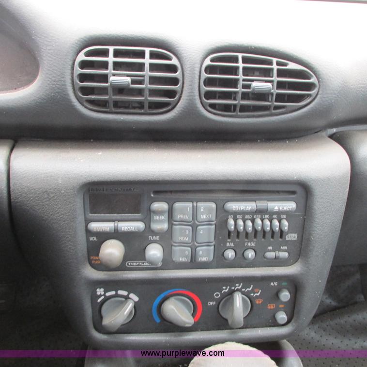 image for item G8496 1998 Pontiac Sunfire convertible