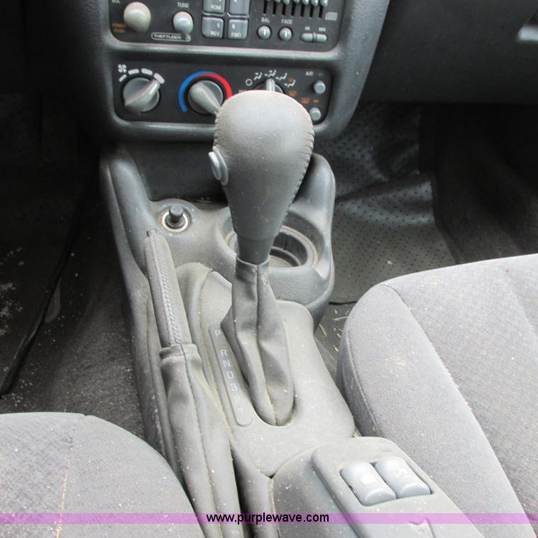 image for item G8496 1998 Pontiac Sunfire convertible