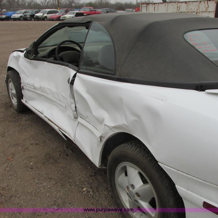 image for item G8496 1998 Pontiac Sunfire convertible