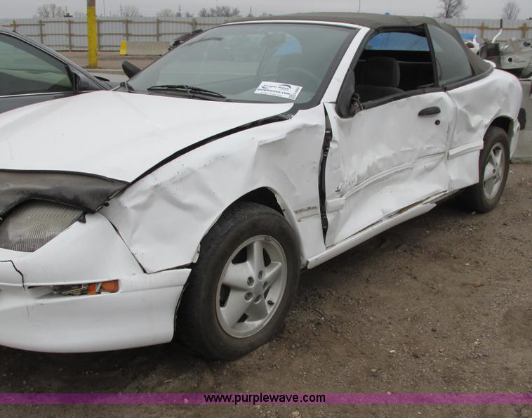 image for item G8496 1998 Pontiac Sunfire convertible
