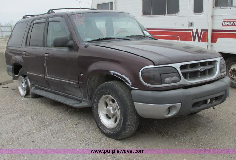 image for item G8498 1999 Ford Explorer XLT SUV