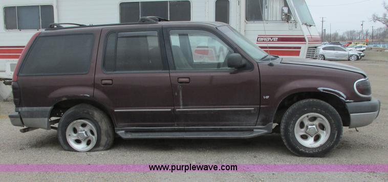 image for item G8498 1999 Ford Explorer XLT SUV