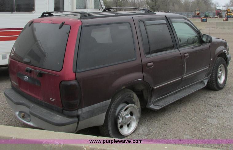 image for item G8498 1999 Ford Explorer XLT SUV